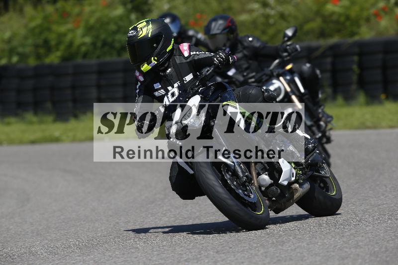 /Archiv-2024/29 12.06.2024 MOTO.CH Track Day ADR/Gruppe blau/10